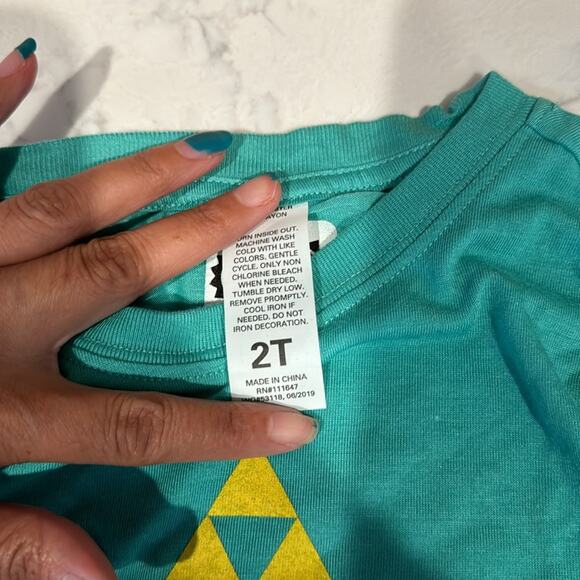Nintendo The Legend of Zelda Triumphant Triforce T-Shirt long sleeve size 2T - Picture 4 of 7